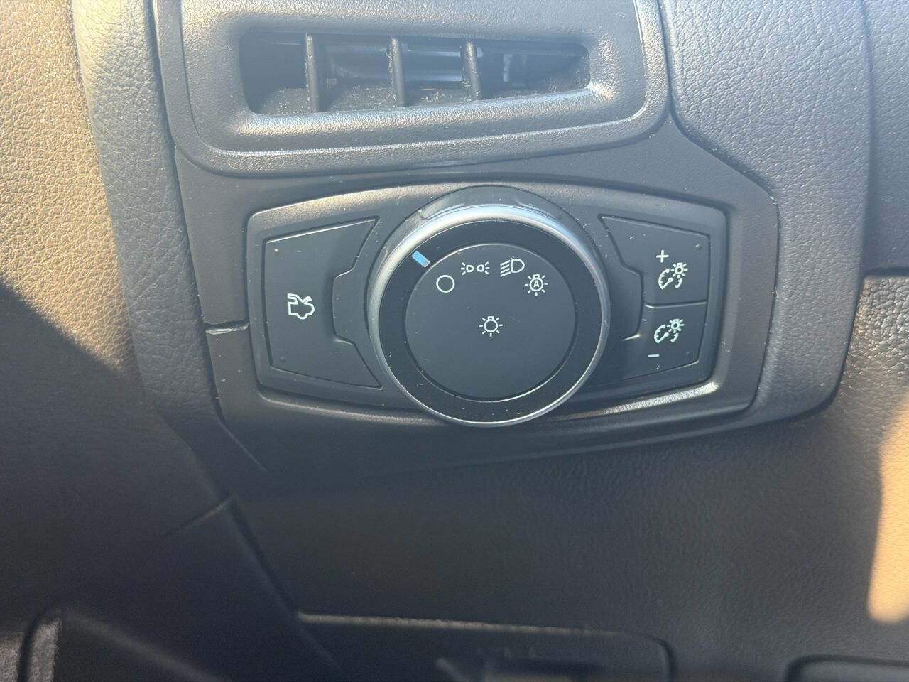 Used 2016 Ford Focus SE image 35