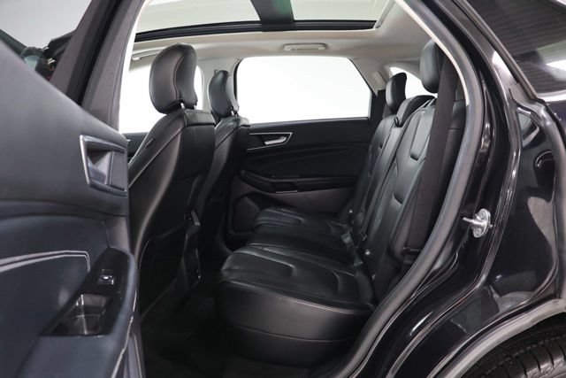 Used 2019 Ford Edge Titanium w/ Equipment Group 301A AWD/4WD image 30