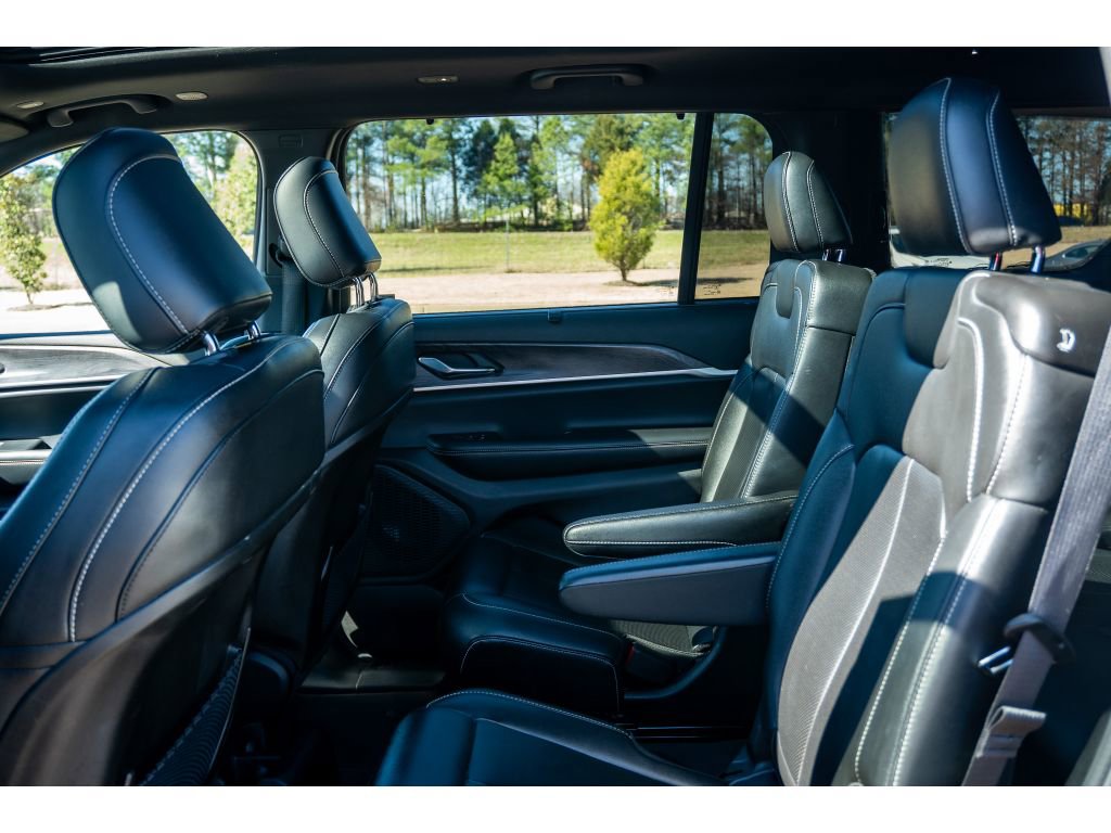 Used 2024 Jeep Grand Cherokee L Limited w/ Luxury Tech Group II image 14