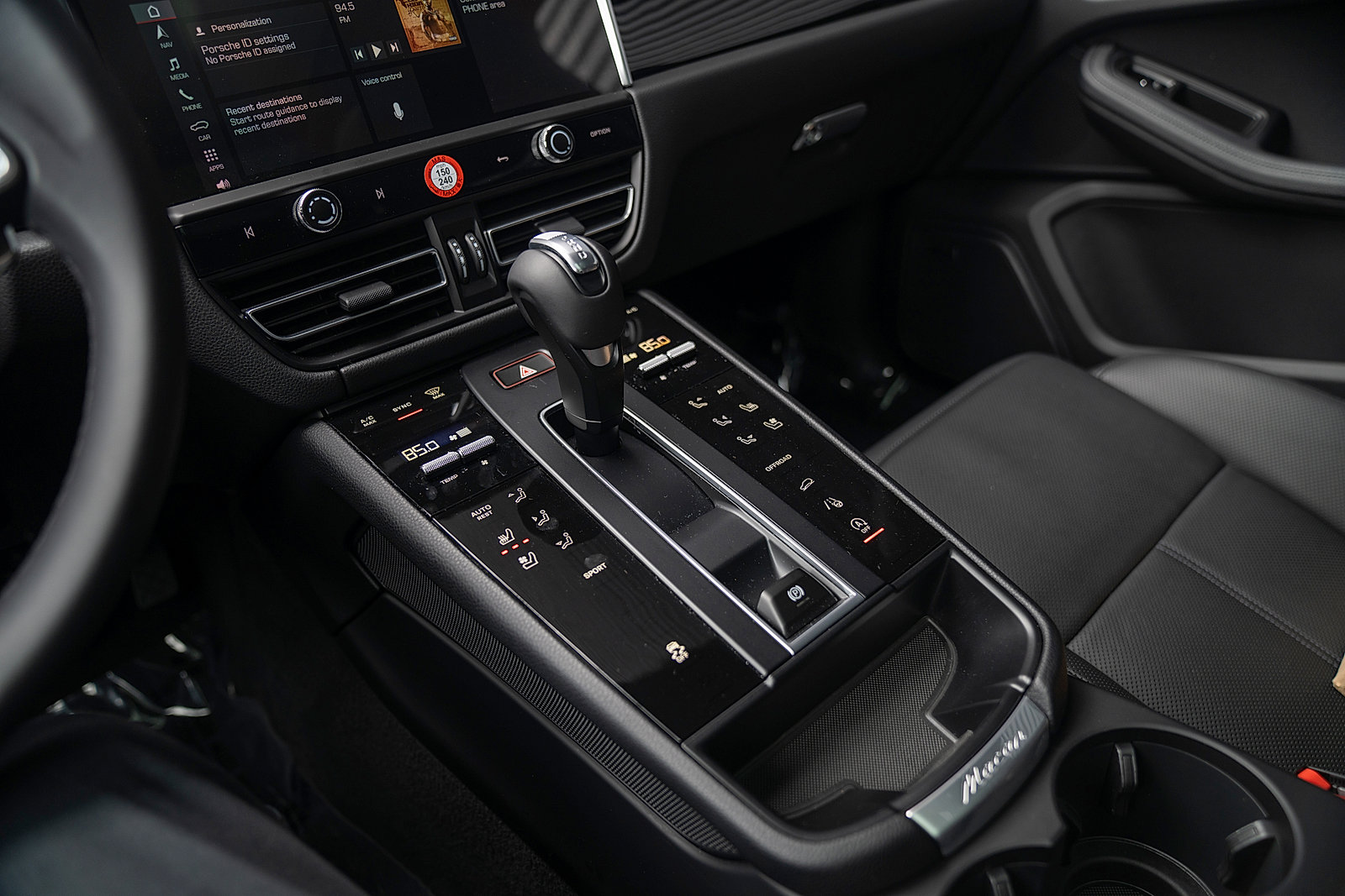 Certified 2026 Porsche Macan AWD/4WD image 13