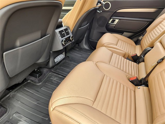 New 2026 Land Rover Discovery Limited Edition image 20