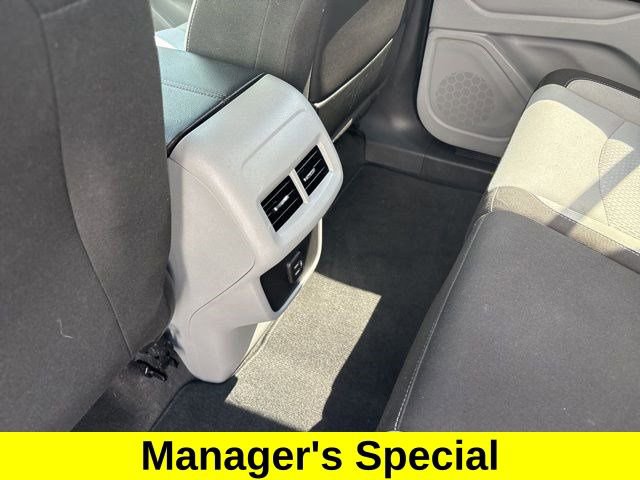 Used 2023 GMC Terrain SLE w/ Driver Convenience Package image 32