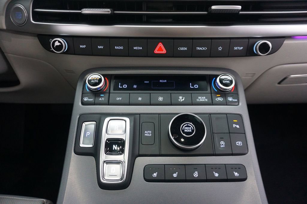 Used 2024 Hyundai Palisade Limited FWD image 13