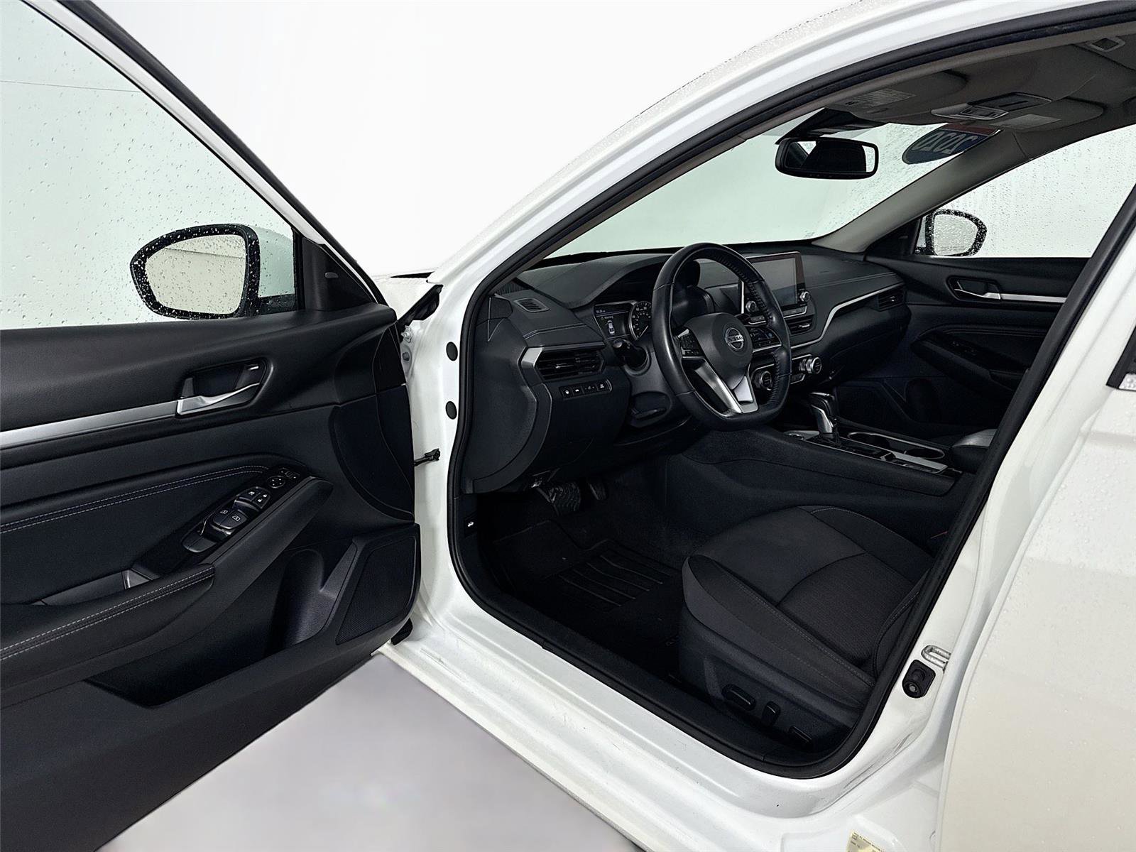 Used 2020 Nissan Altima 2.5 SV image 3
