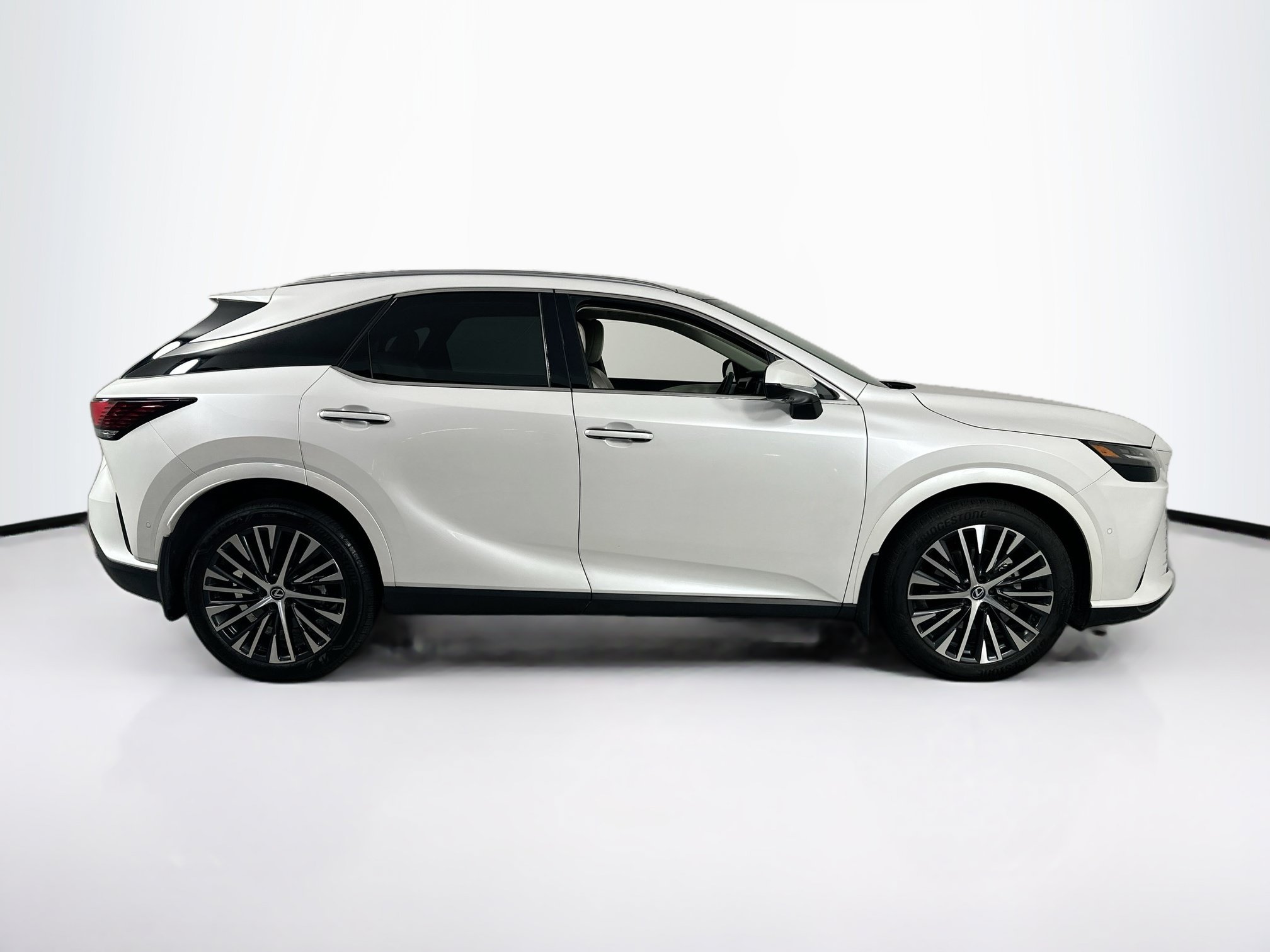 Used 2023 Lexus RX 350 Premium Plus w/ Cold Area Package FWD image 4