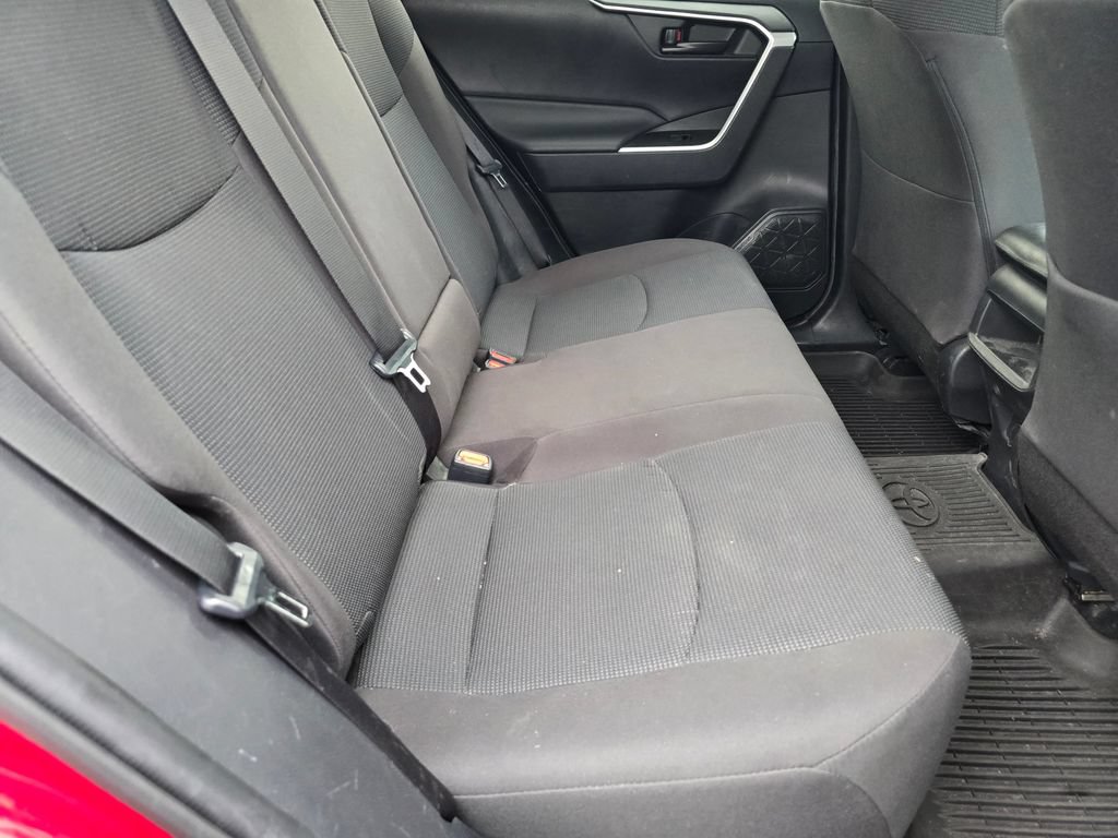 Used 2021 Toyota RAV4 LE AWD/4WD image 13