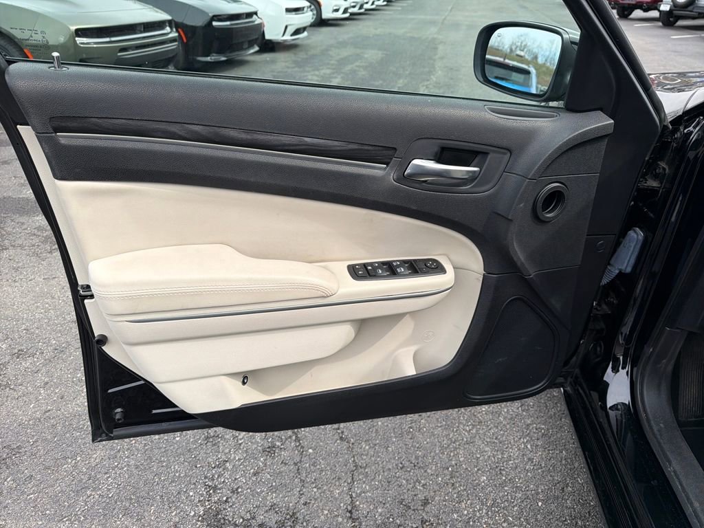 Certified 2022 Chrysler 300 Touring image 18