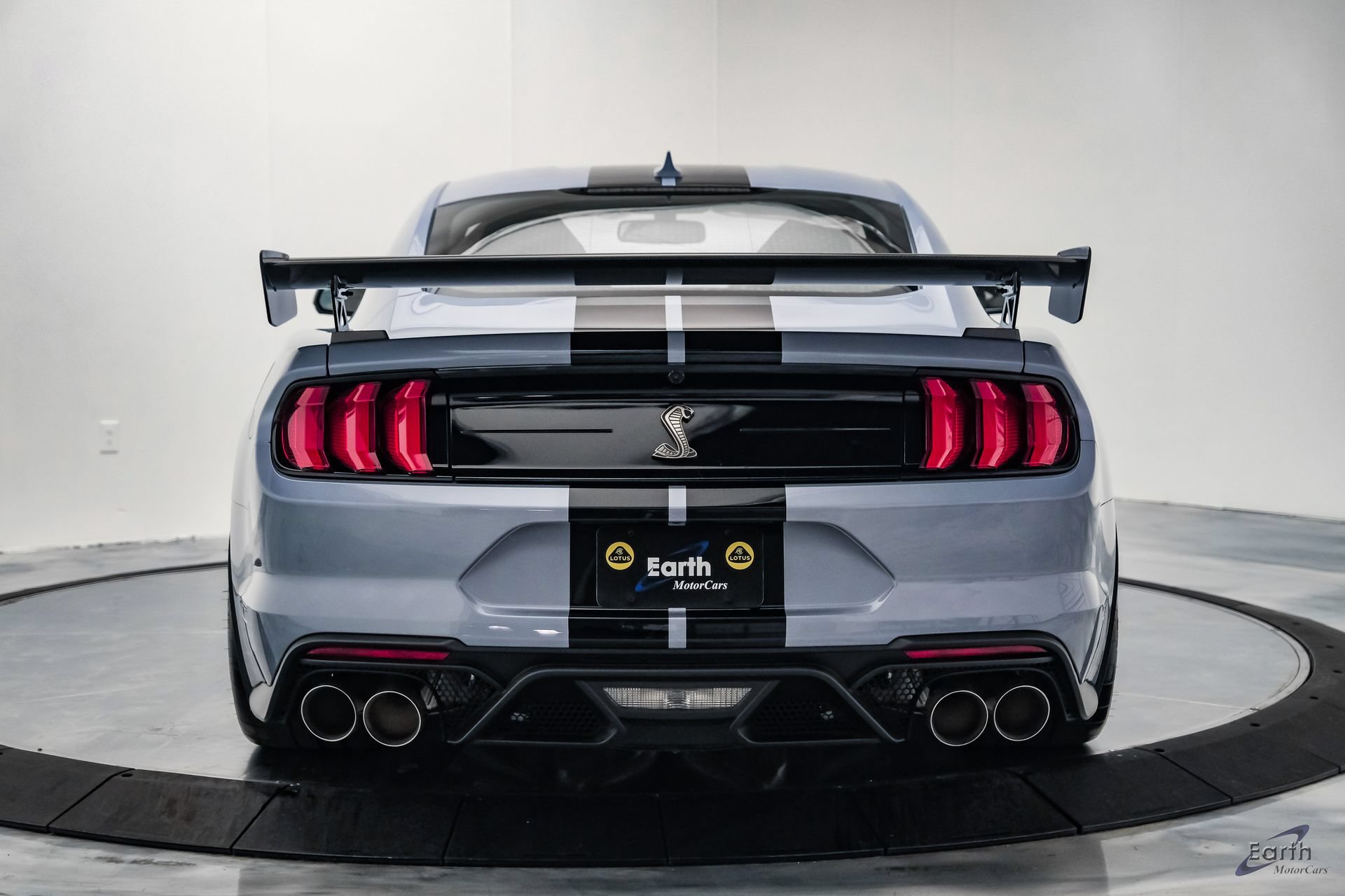 Used 2022 Ford Mustang Shelby GT500 w/ Carbon Fiber Track Pack RWD image 11