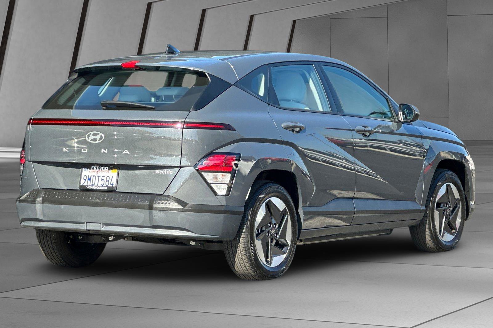 Used 2024 Hyundai Kona SE image 4