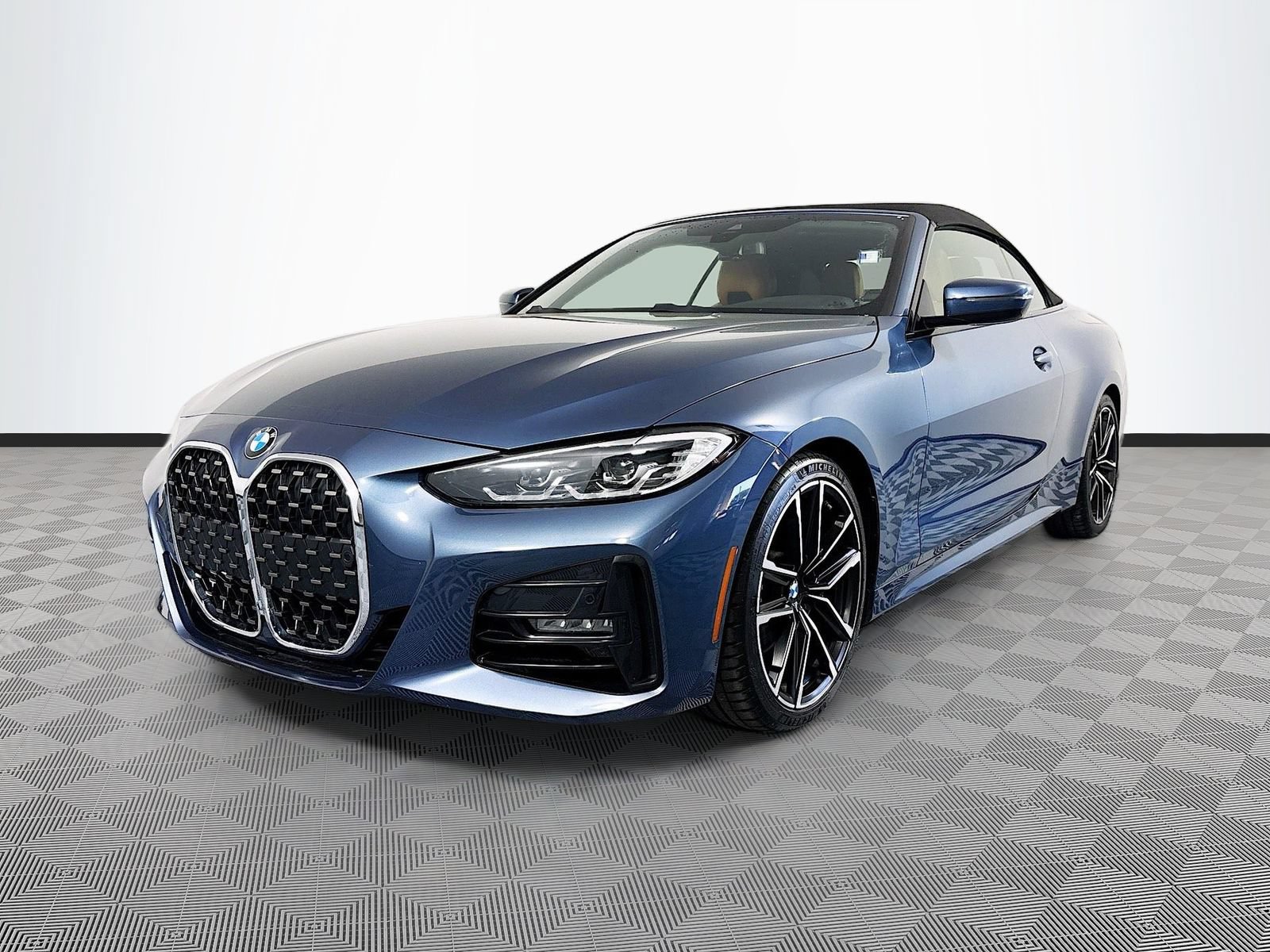 Used 2021 BMW 430i Convertible w/ M Sport Package RWD image 3