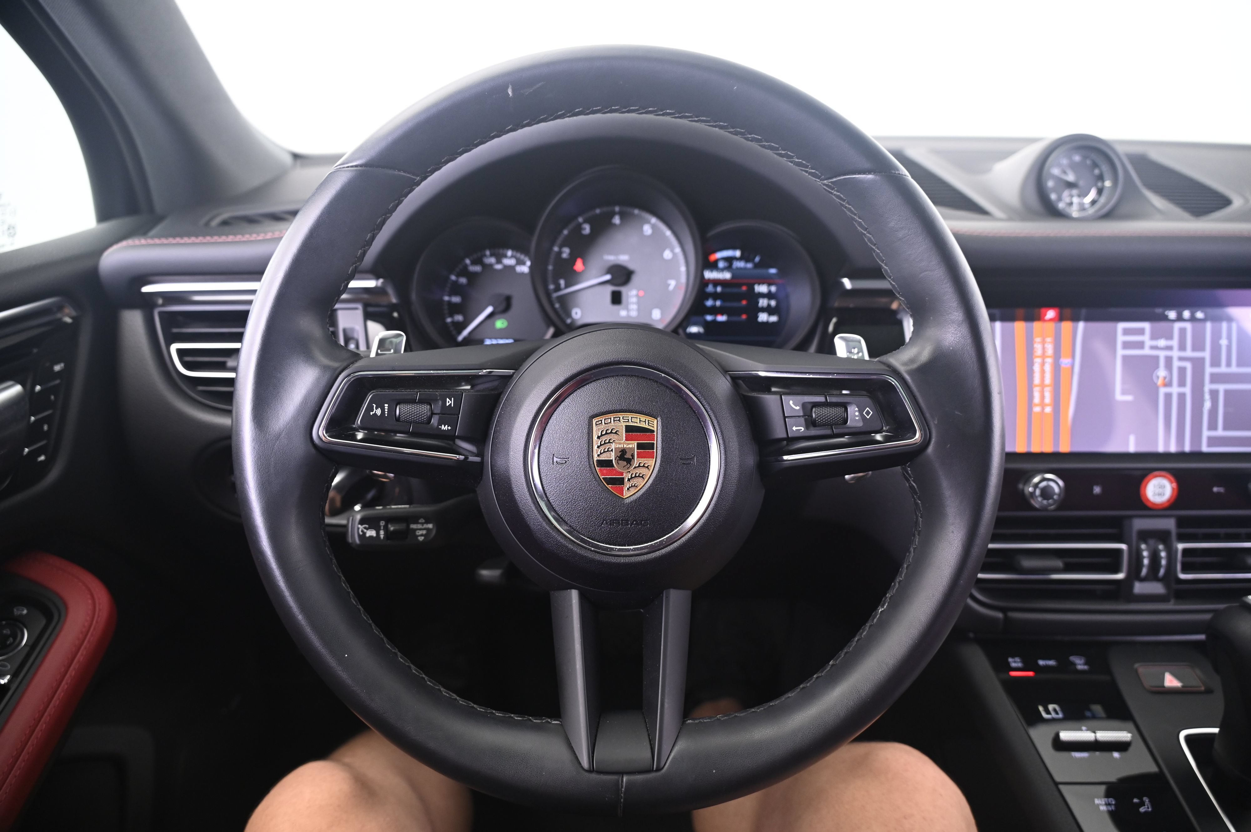 Certified 2024 Porsche Macan S AWD/4WD image 35