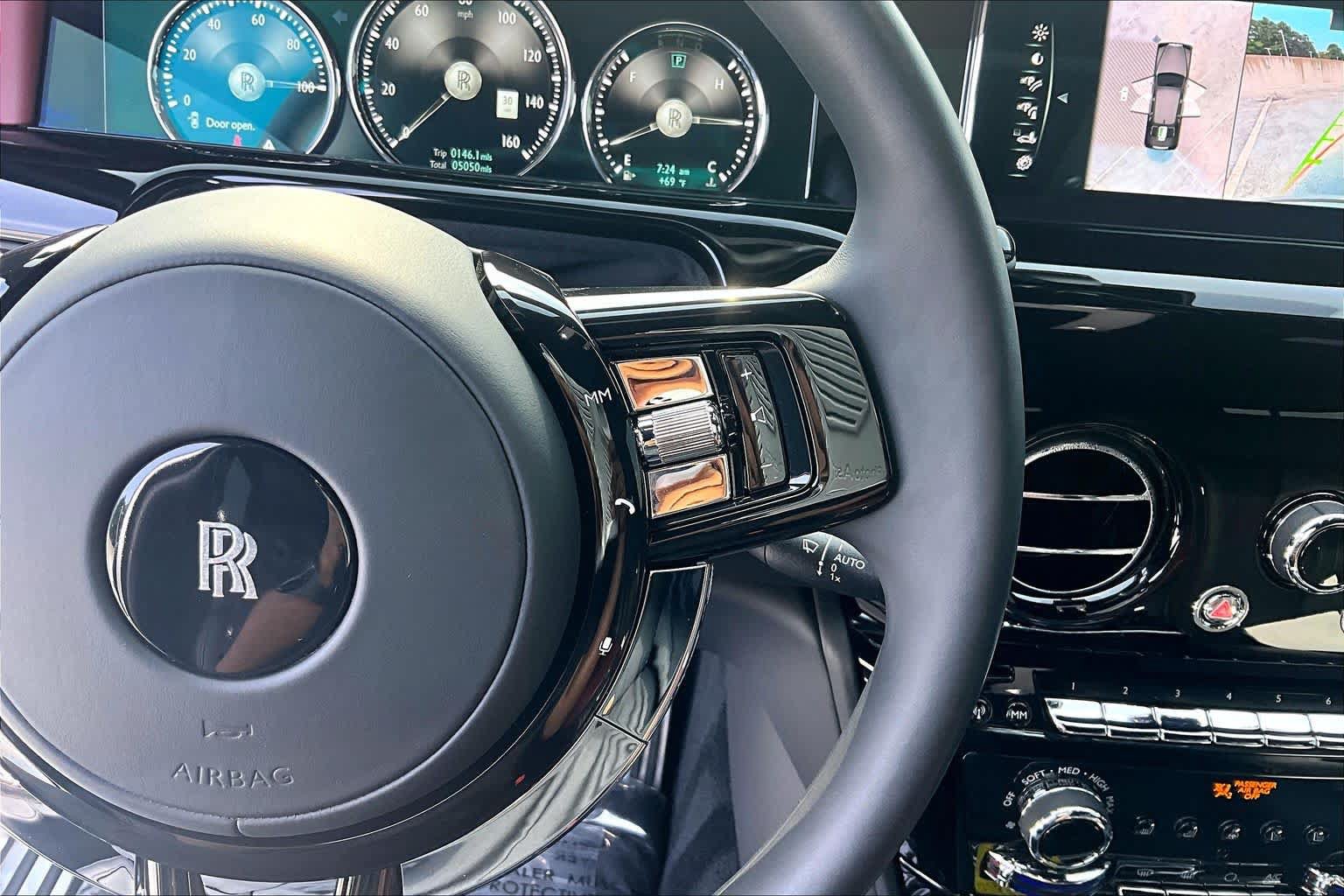 Used 2024 Rolls-Royce Phantom Sedan RWD image 25