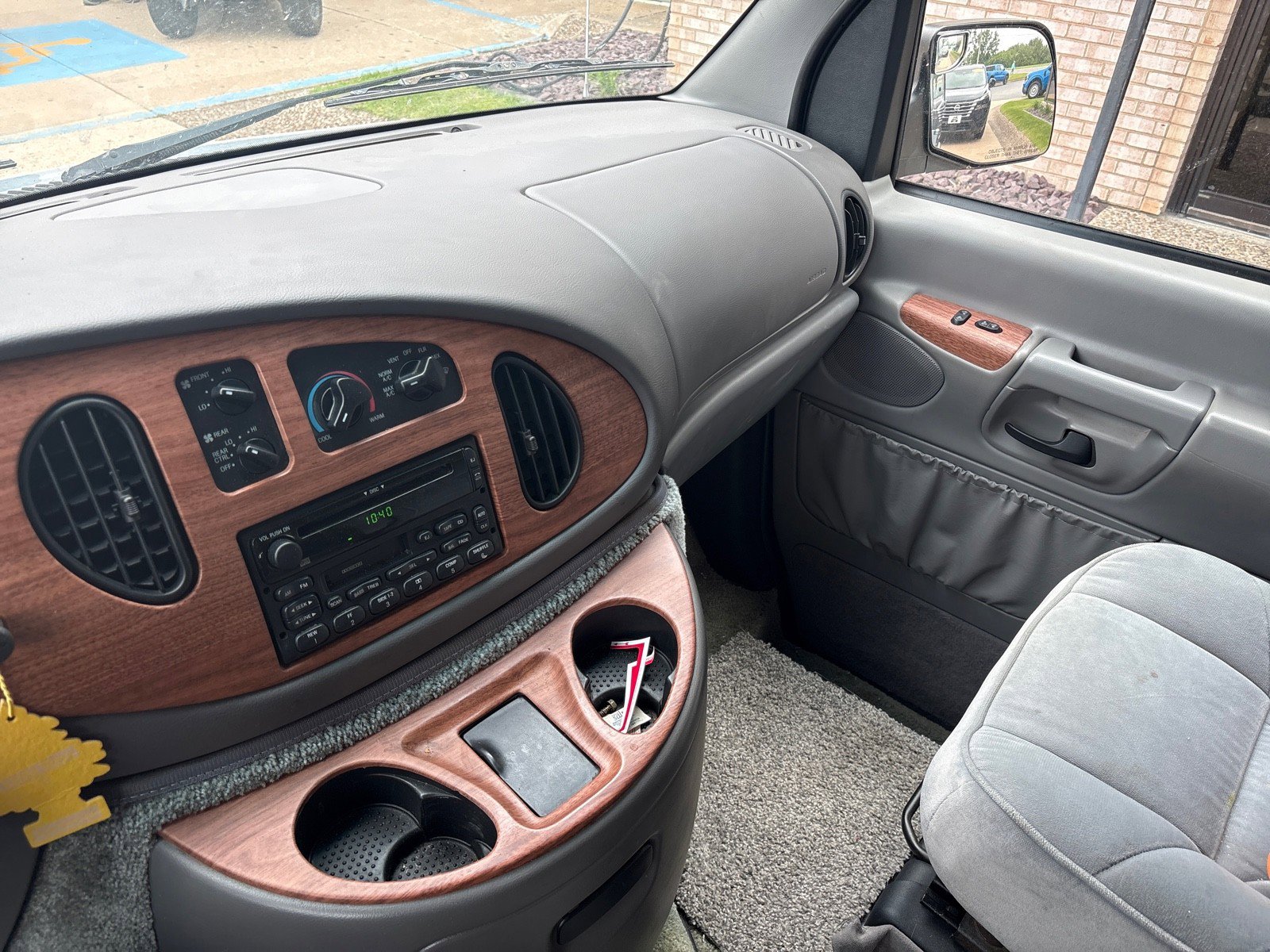 Used 1999 Ford E-150 and Econoline 150 RWD image 12