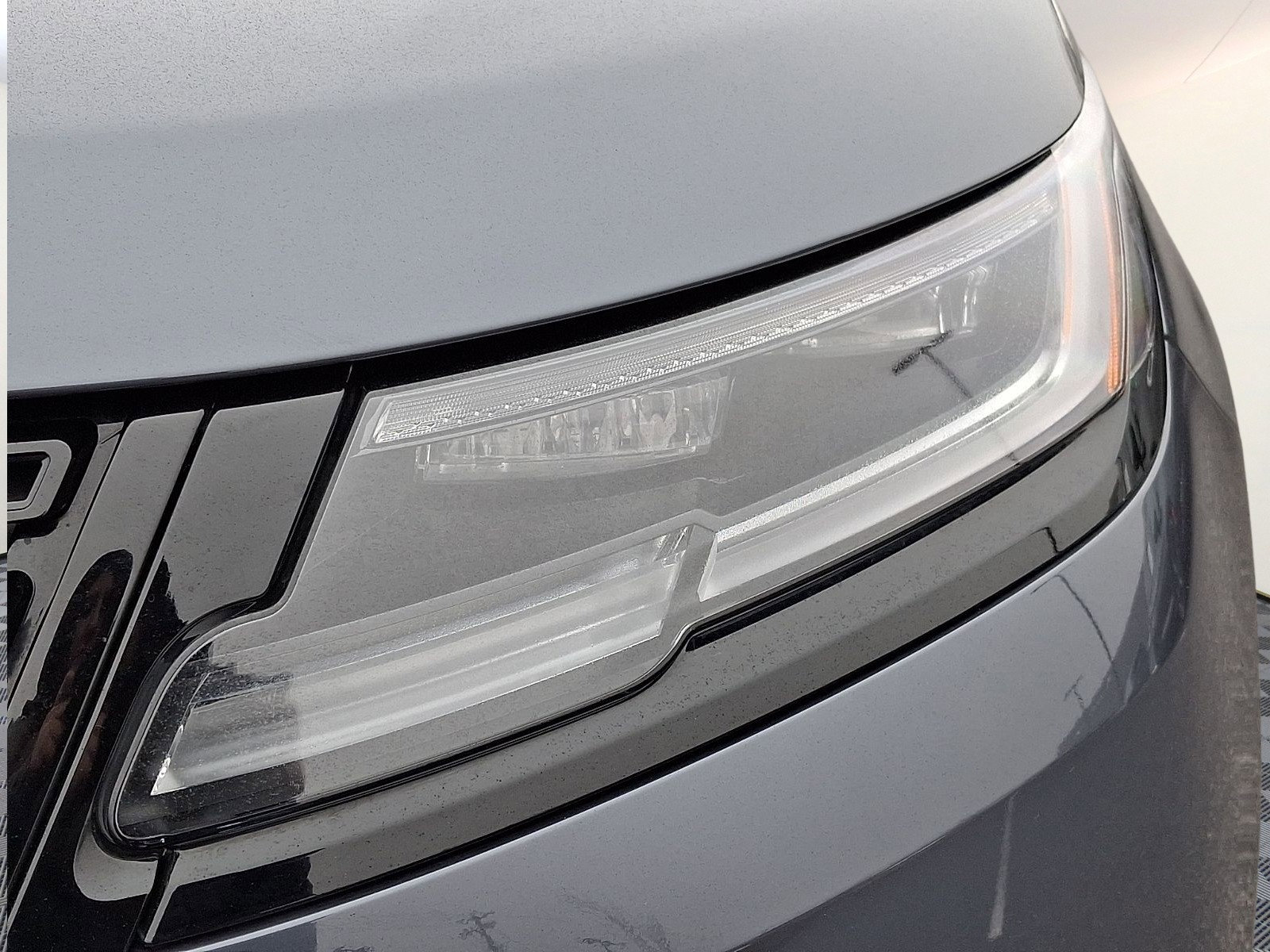 Used 2025 Land Rover Range Rover Velar Dynamic SE image 8