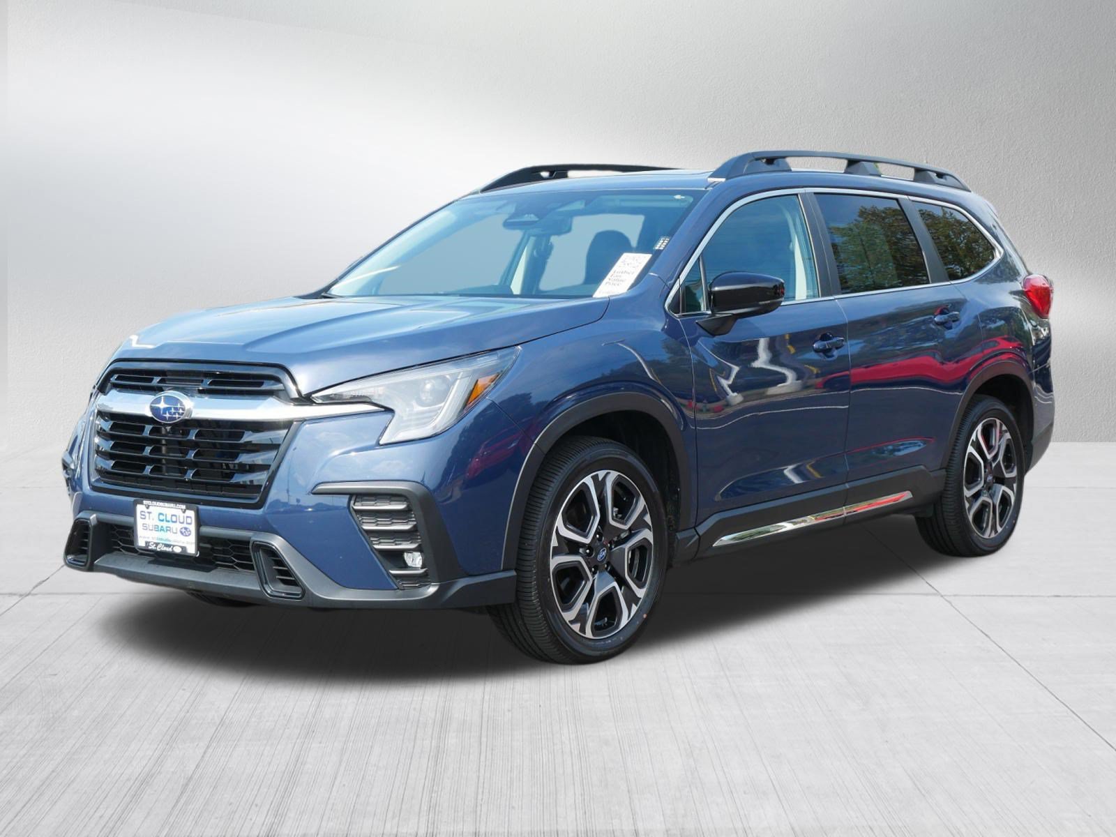 Used 2025 Subaru Ascent Limited w/ Popular Package #2 AWD/4WD image 3