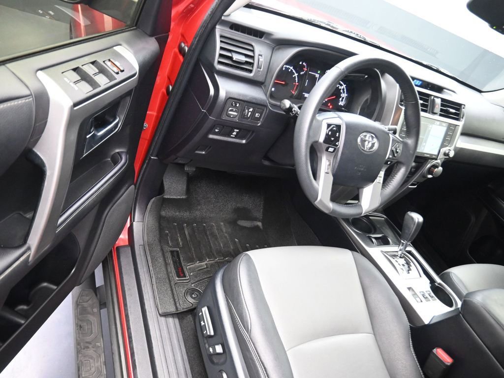 Used 2020 Toyota 4Runner SR5 Premium RWD image 12