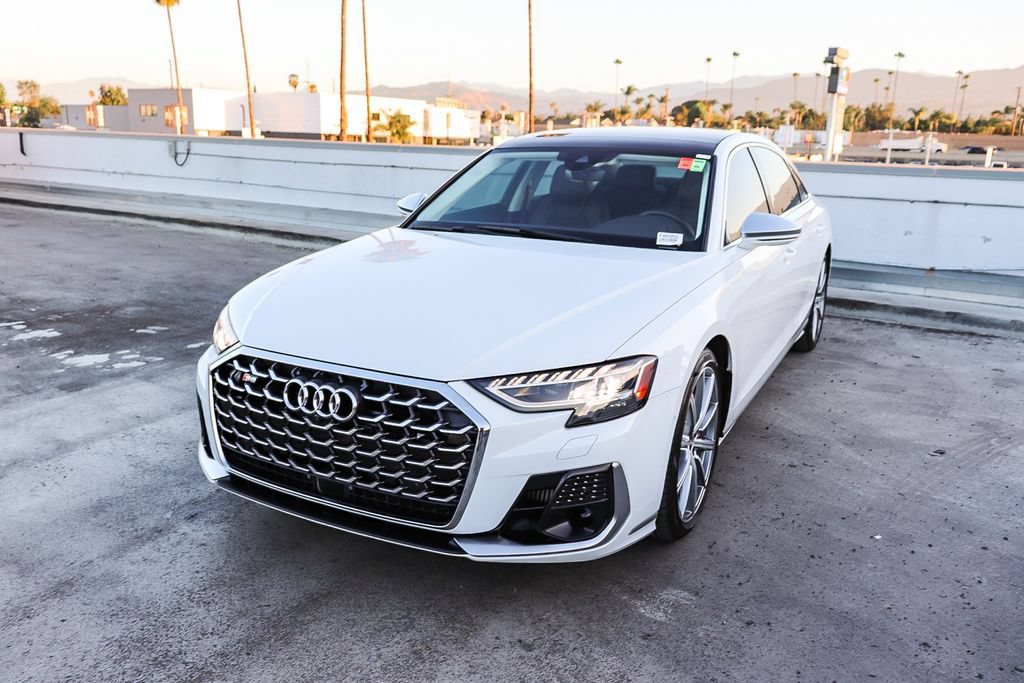 Used 2022 Audi S8 AWD/4WD image 4