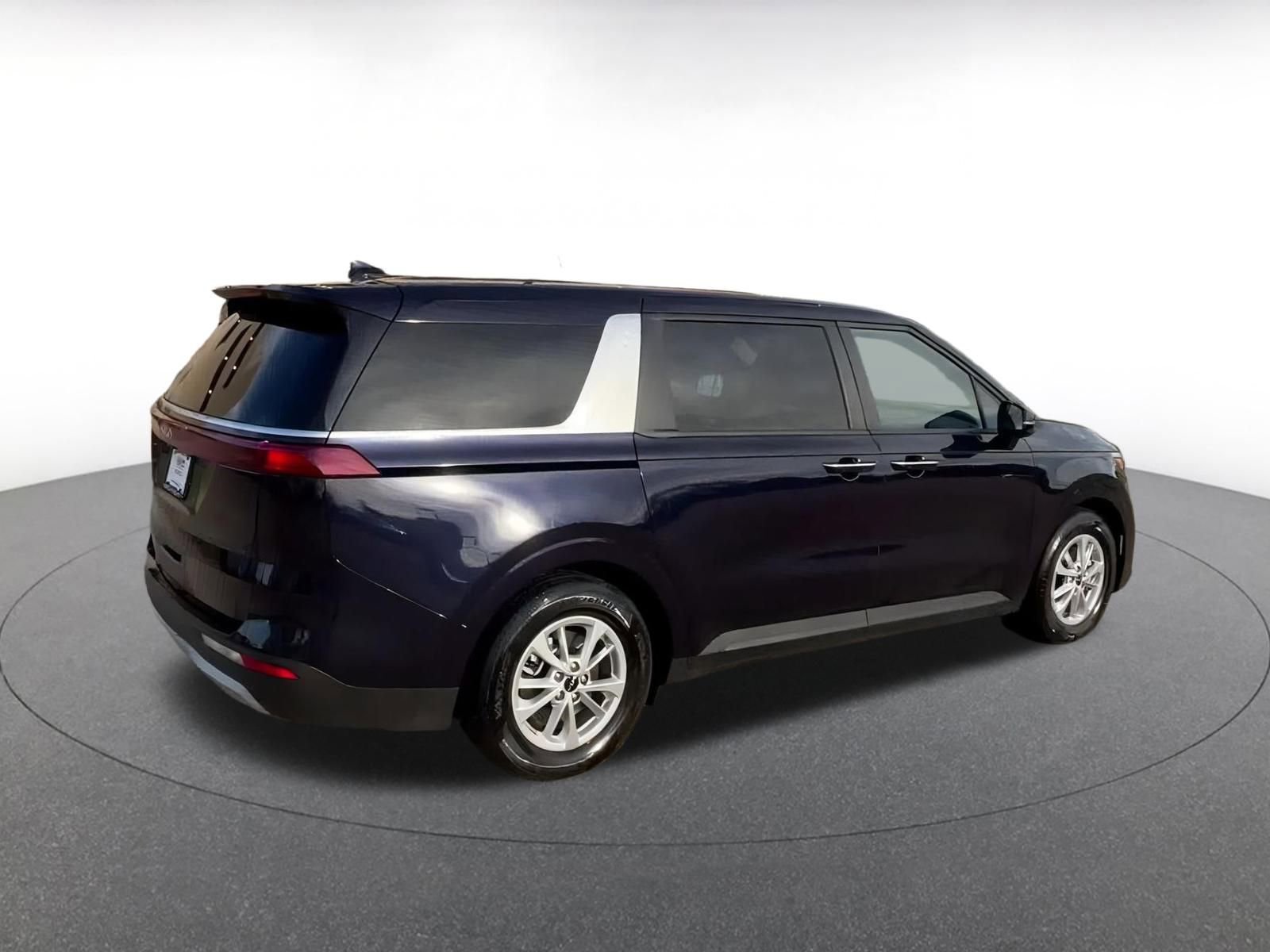 Used 2024 Kia Carnival LX image 15