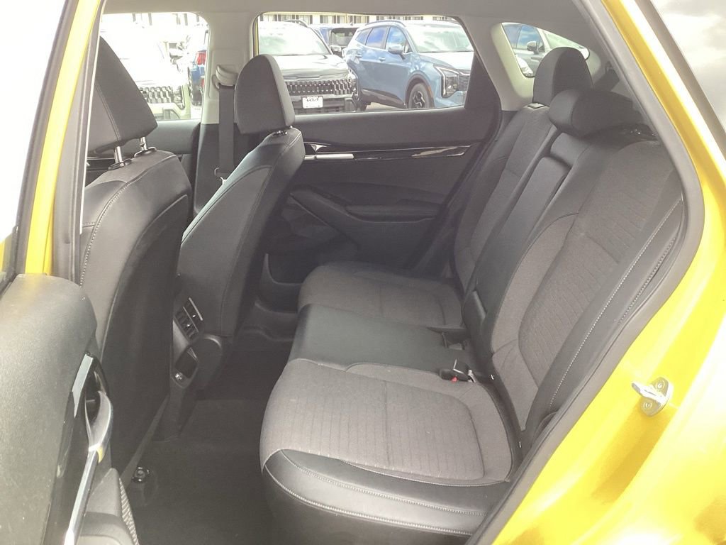 Used 2023 Kia Seltos S w/ Navigation Package AWD/4WD image 14