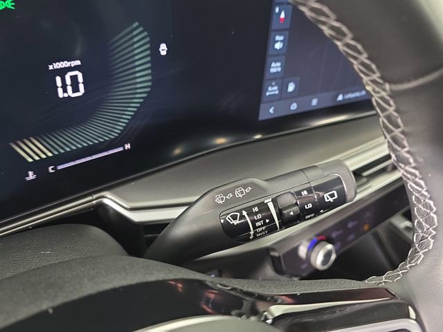 Used 2025 Kia Sorento S image 32