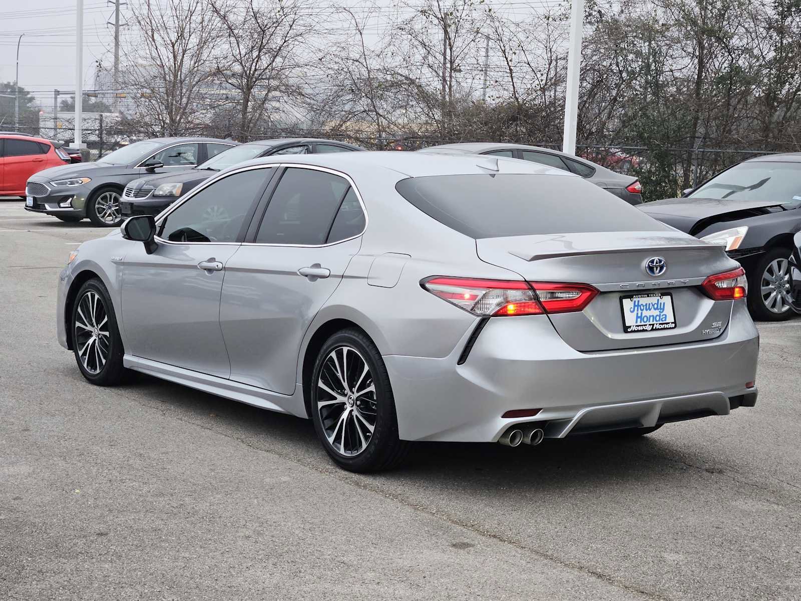 Used 2019 Toyota Camry SE w/ Sunroof Package image 5