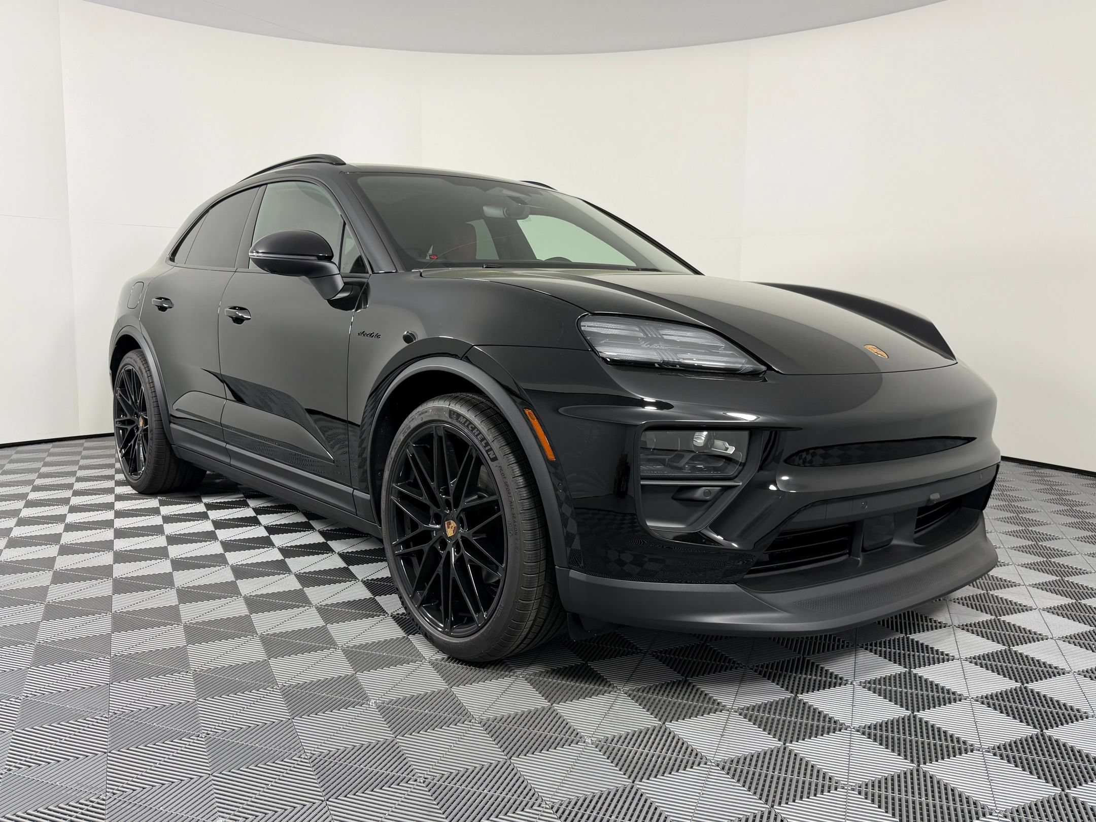 Certified 2026 Porsche Macan Electric RWD image 7