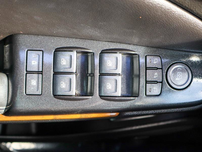 Used 2020 GMC Yukon XL Denali w/ Denali Ultimate Package image 24