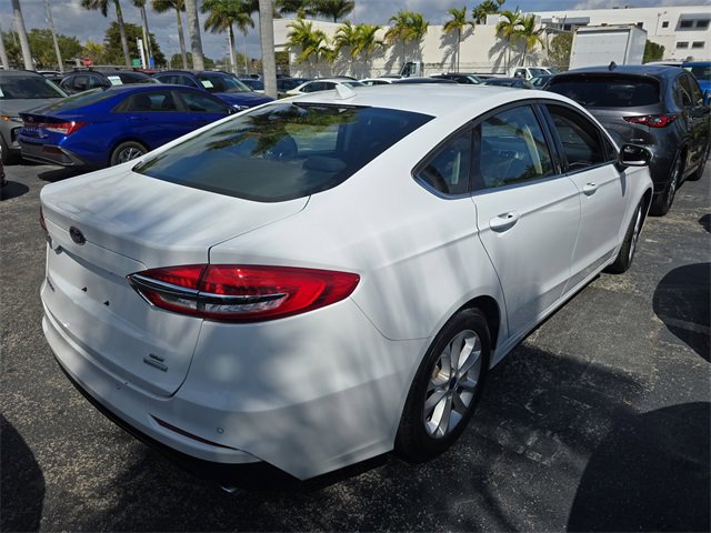 Used 2020 Ford Fusion SE image 4