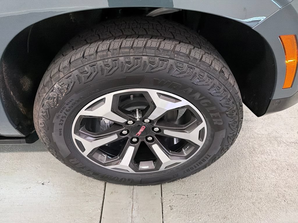 New 2026 GMC Yukon XL AT4 Ultimate w/ LPO, Floor Liner Package AWD/4WD image 4
