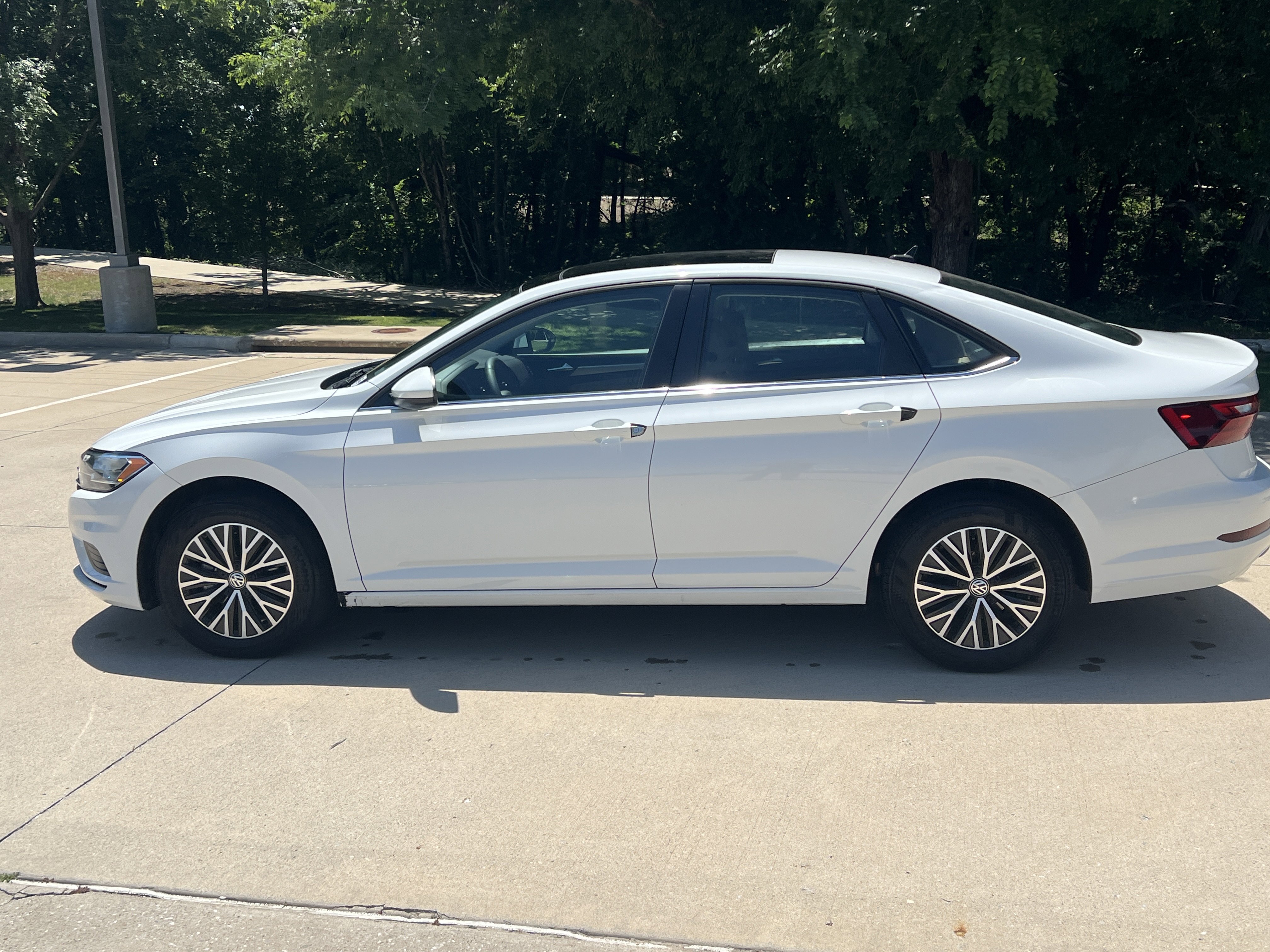 Certified 2021 Volkswagen Jetta SE w/ SE Cold Weather Package FWD image 3