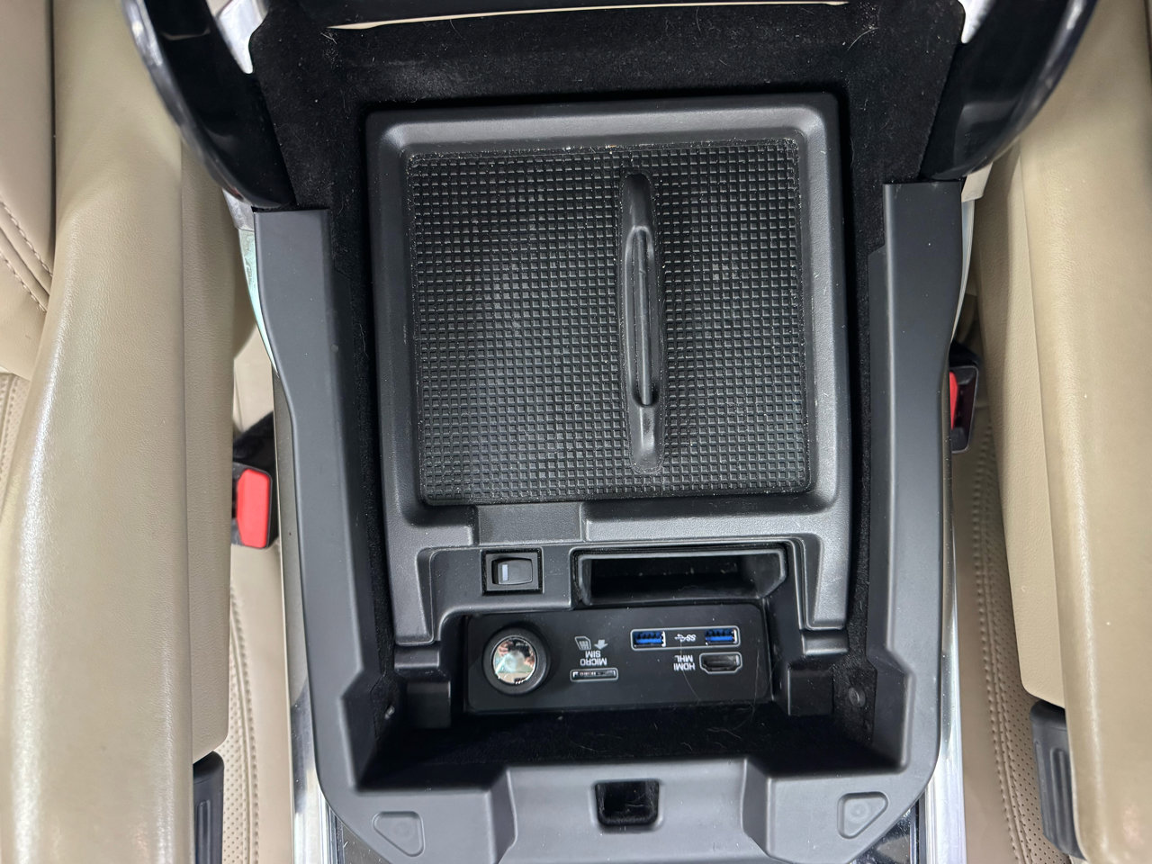 Used 2017 Land Rover Range Rover Sport HSE image 28