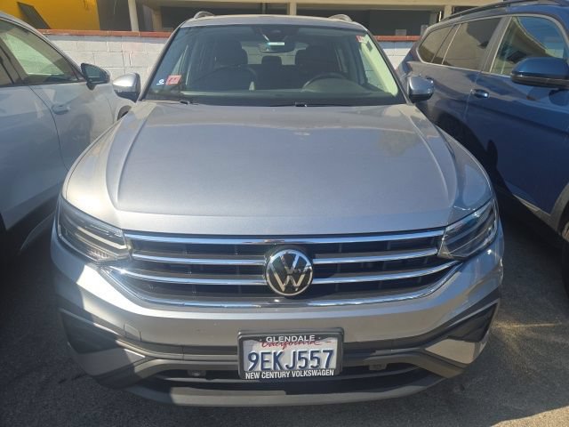 Used 2022 Volkswagen Tiguan SE FWD image 2