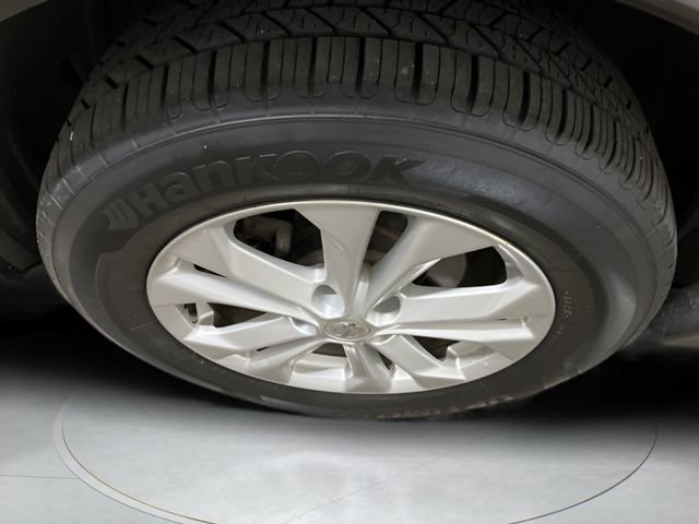 Used 2016 Nissan Rogue SV image 10