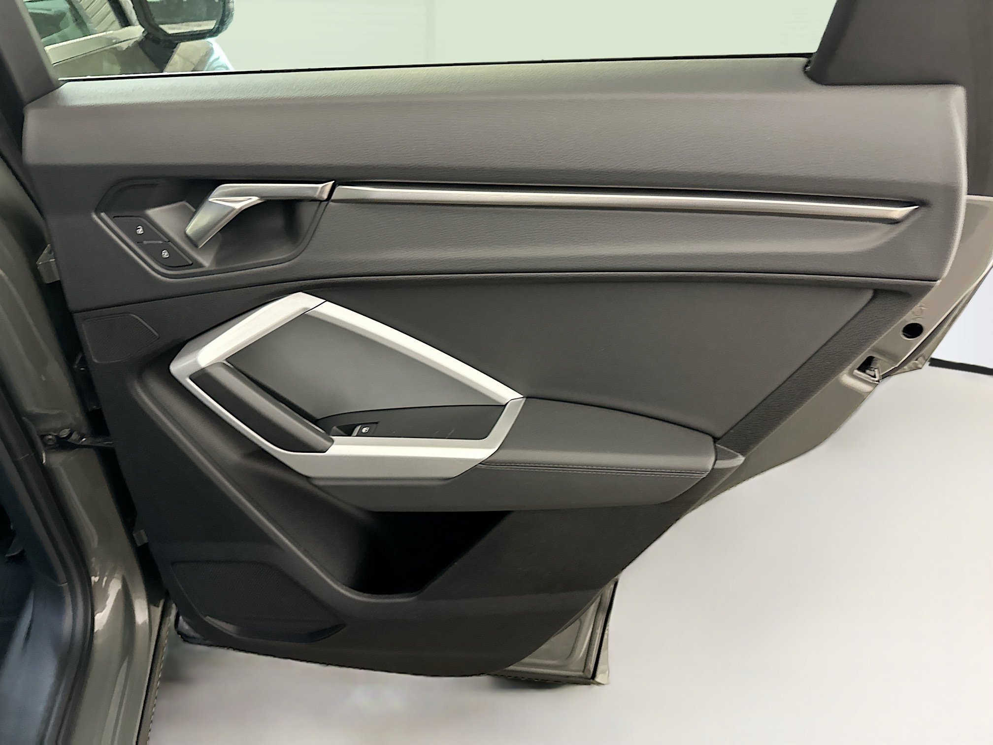 Used 2025 Audi Q3 2.0T Premium image 32