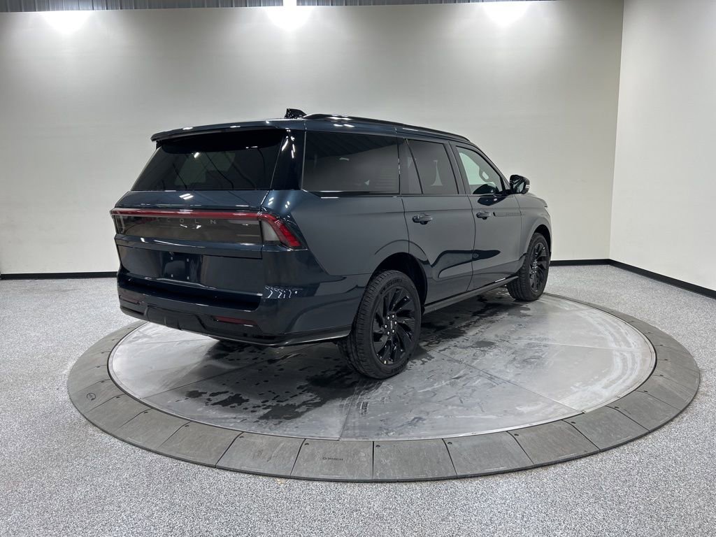 New 2025 Lincoln Navigator Reserve w/ Jet Appearance Package AWD/4WD image 5