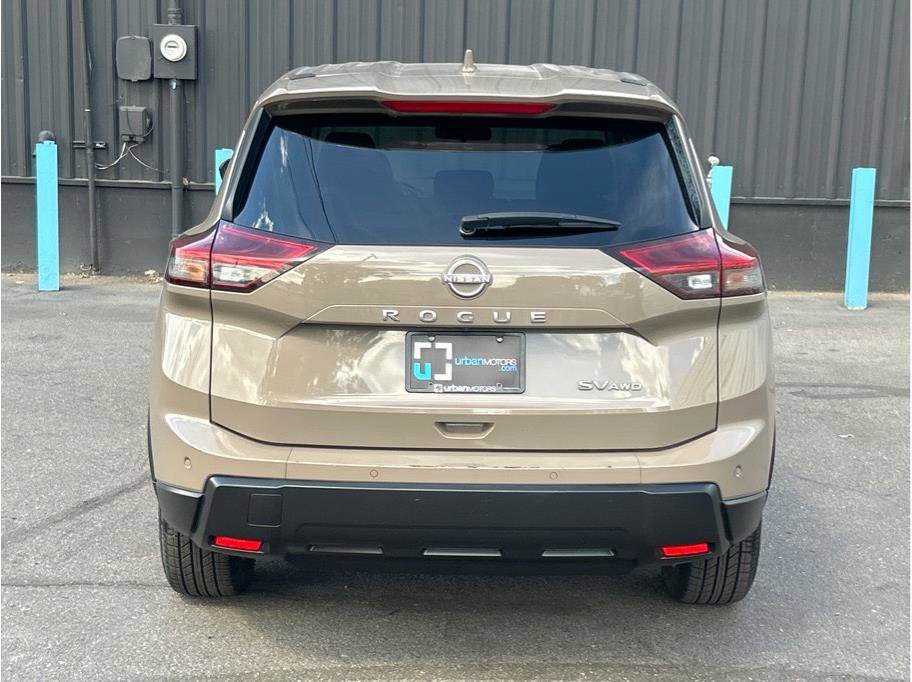 Used 2024 Nissan Rogue SV image 9