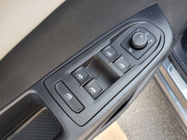 New 2025 Volkswagen Taos SE image 15