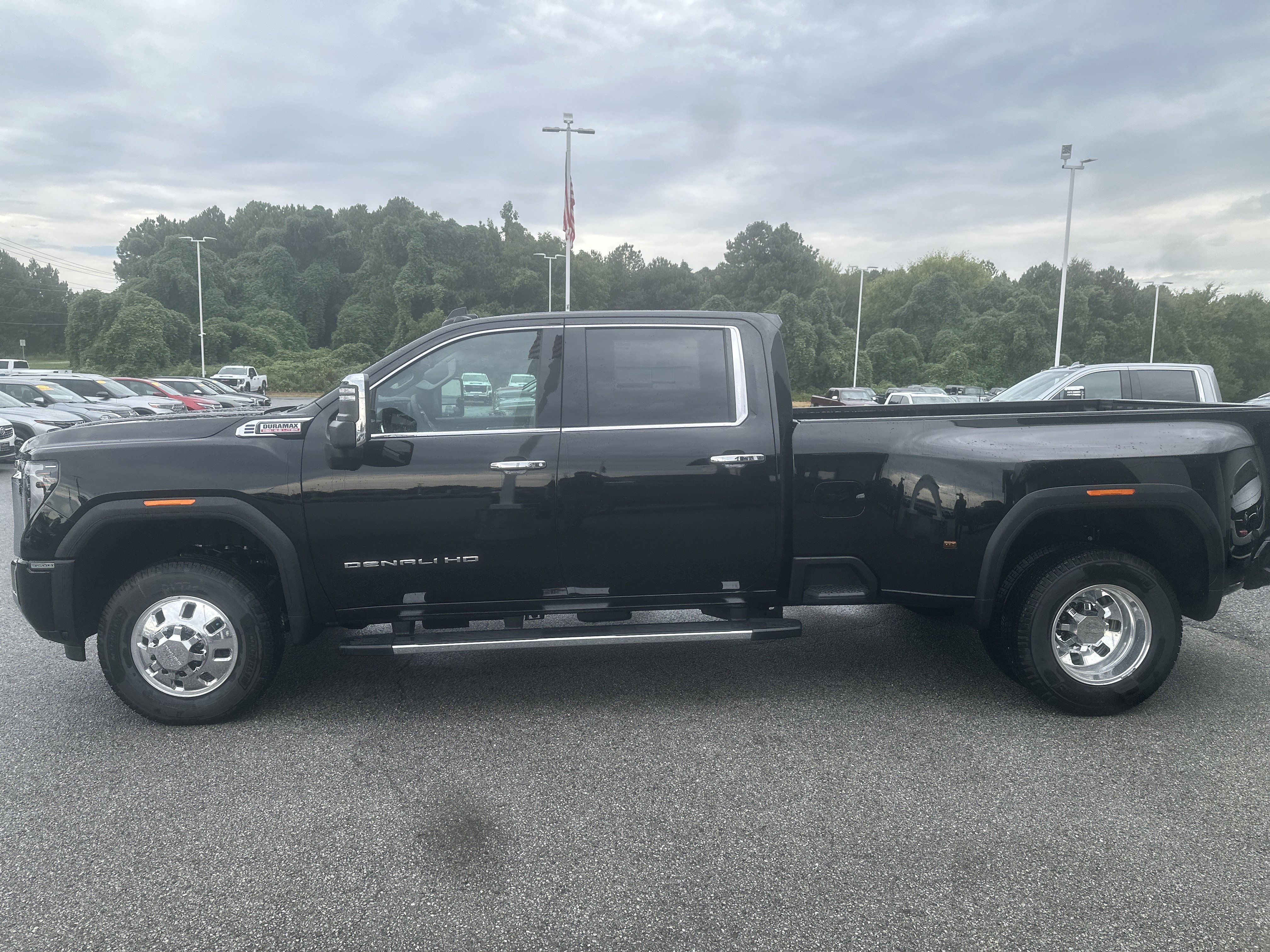 New 2026 GMC Sierra 3500 Denali w/ Denali Reserve Package image 2