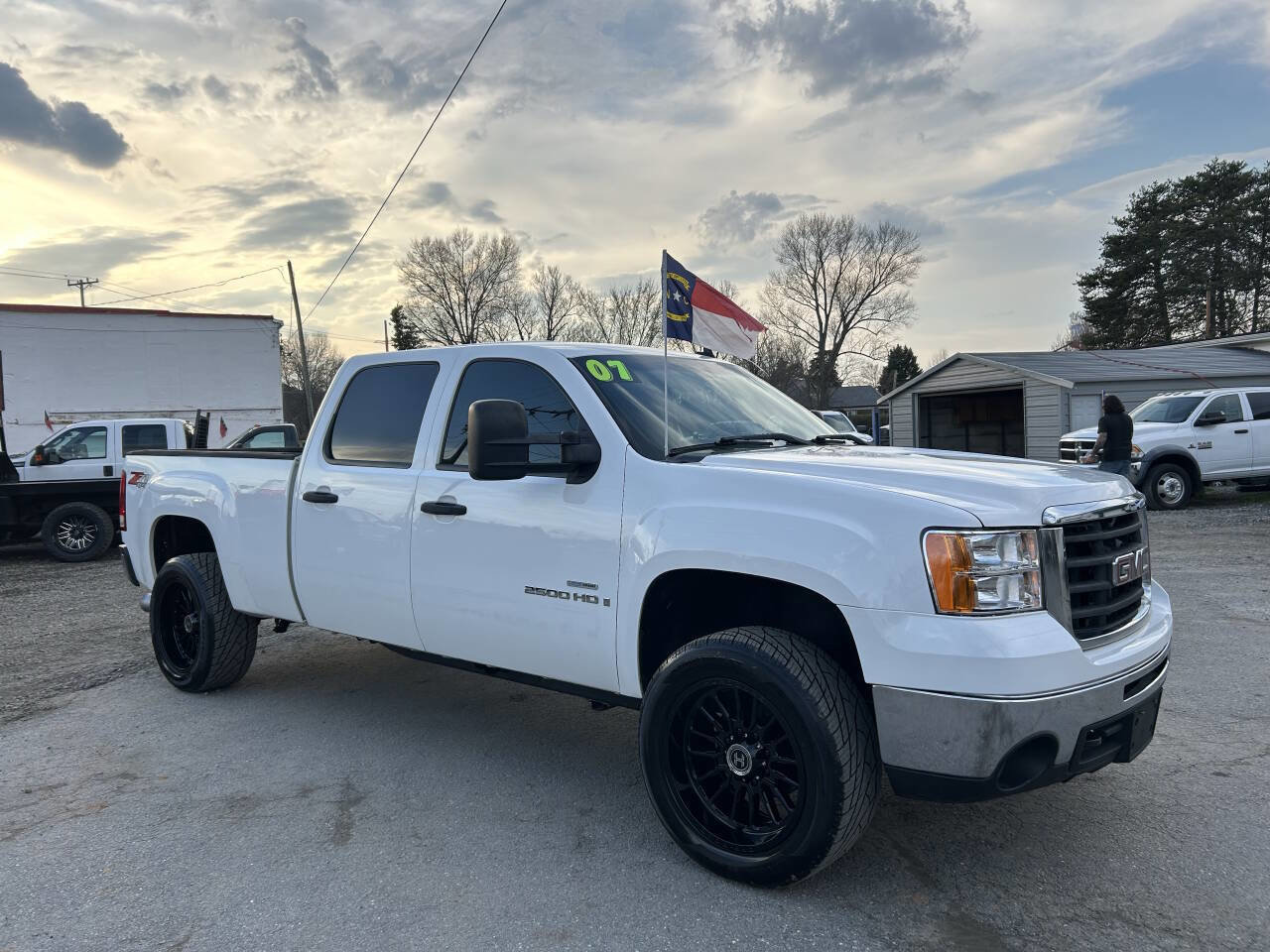 Used 2007 GMC Sierra 2500 SLE w/ Z71 Off-Road Package image 4