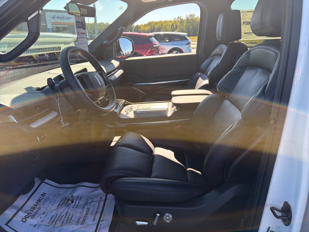 New 2027 Lincoln Navigator Reserve w/ Jet Appearance Package AWD/4WD image 13