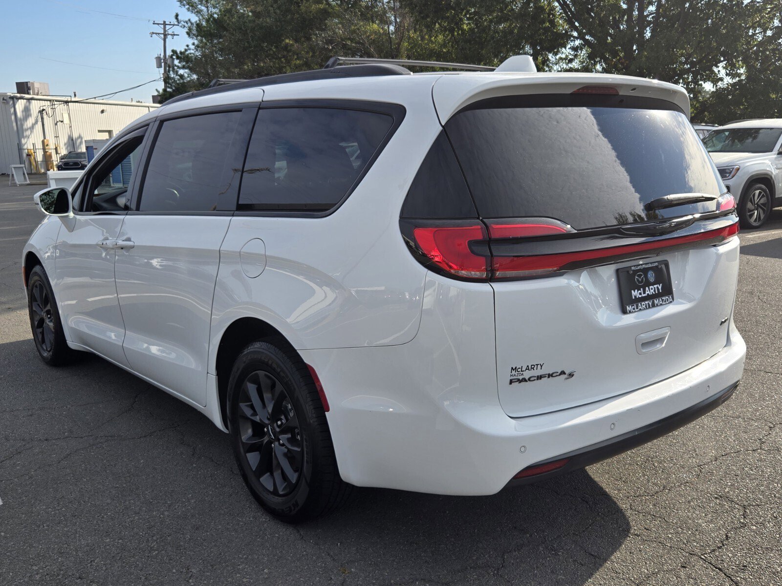 Used 2022 Chrysler Pacifica Touring-L w/ S Appearance Package image 5