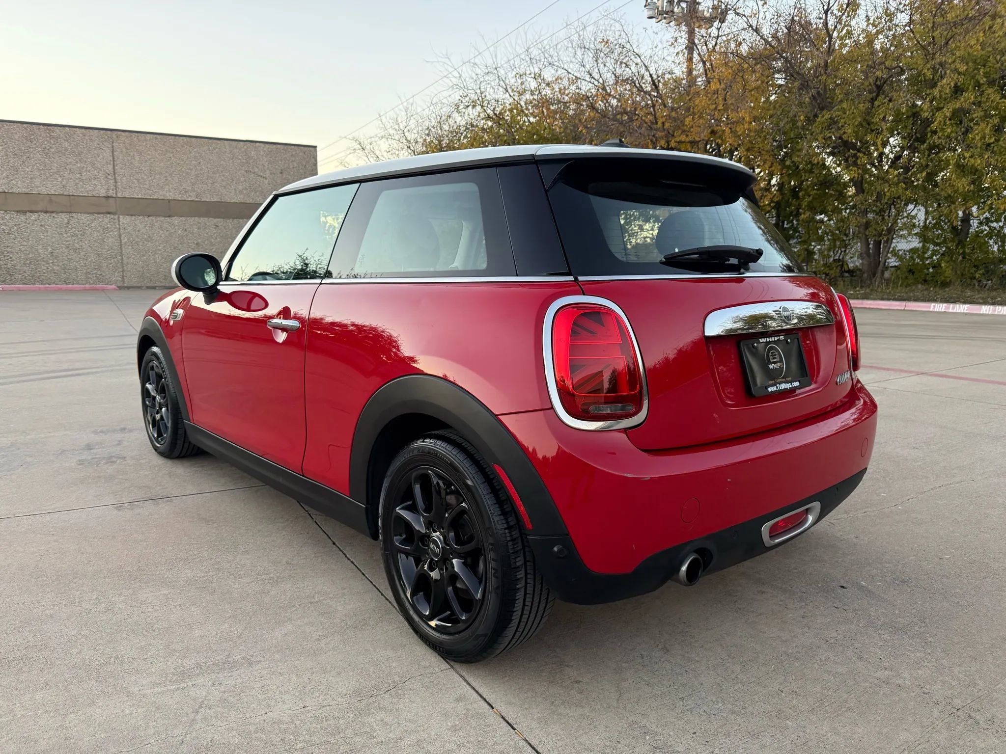 Used 2019 MINI Cooper 2-Door Hardtop w/ Premium Package image 4