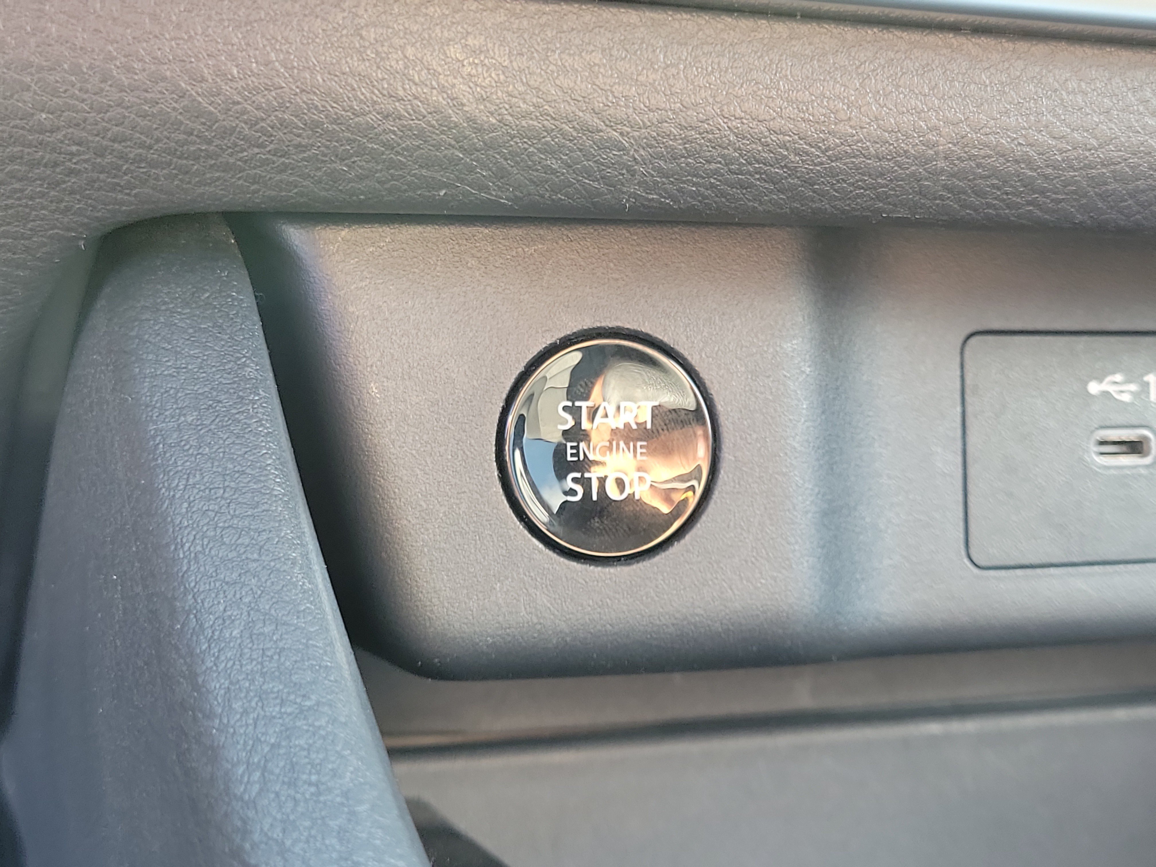 Certified 2024 Nissan Rogue SV FWD image 28