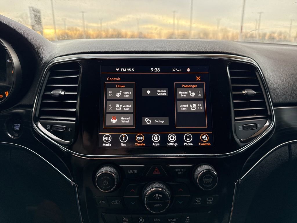 Used 2021 Jeep Grand Cherokee Limited w/ Luxury Group II image 16