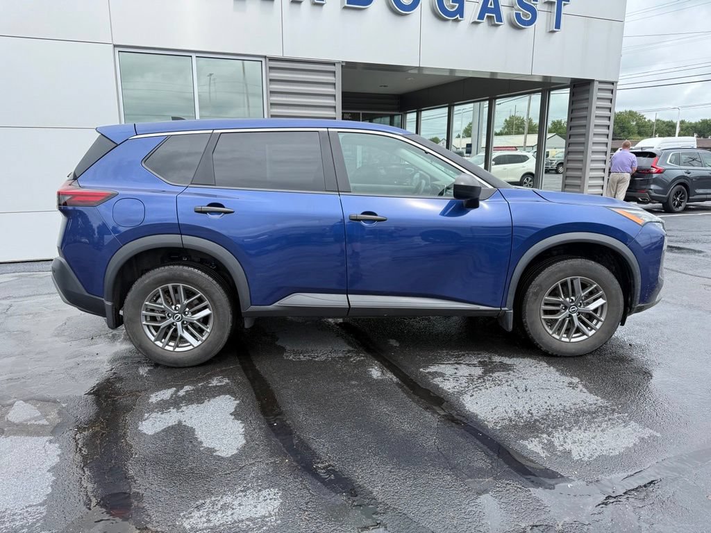 Used 2023 Nissan Rogue S AWD/4WD image 4
