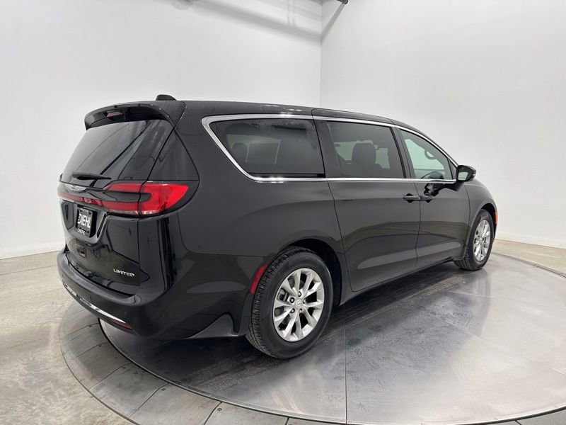 New 2026 Chrysler Pacifica Limited image 7