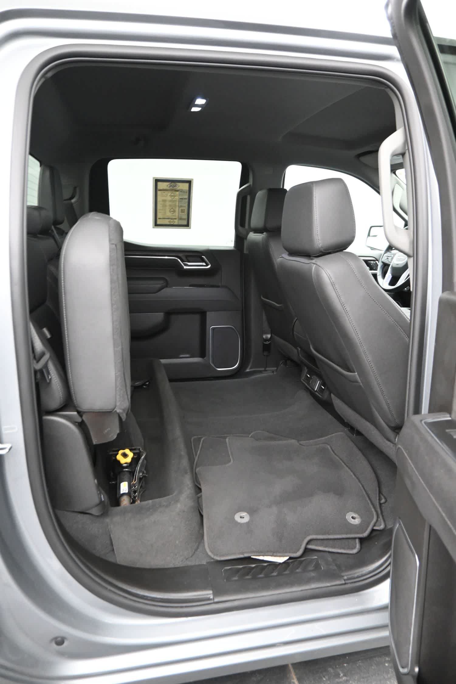 Used 2026 GMC Sierra 1500 SLT AWD/4WD image 12