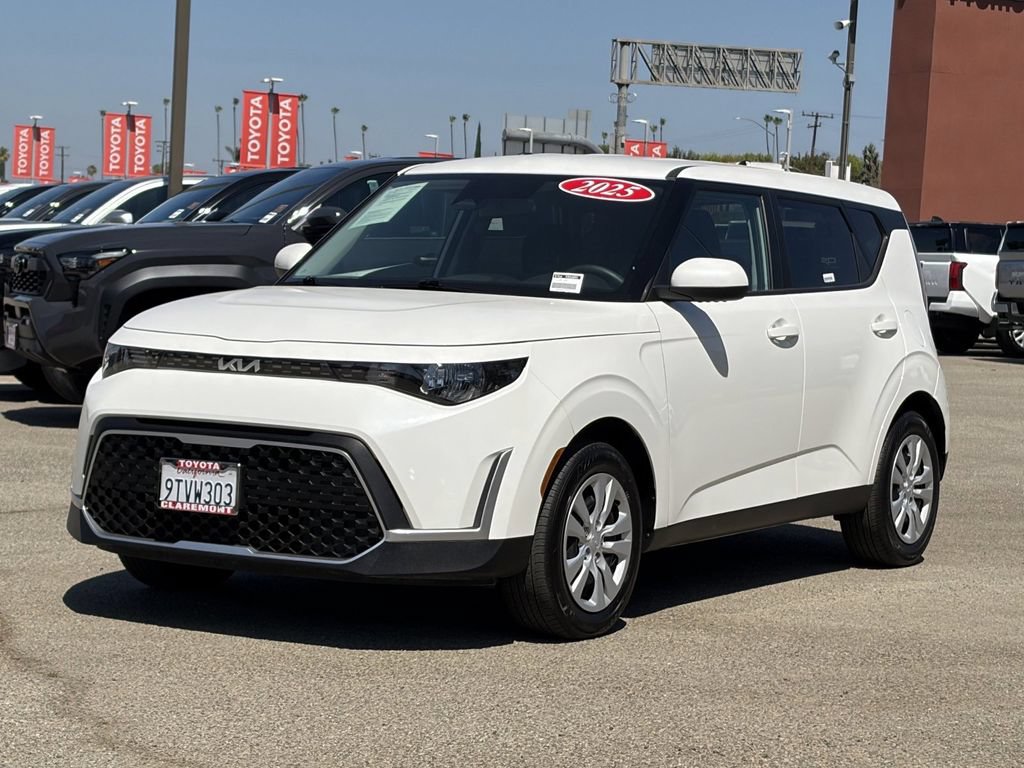 Used 2025 Kia Soul LX FWD image 40