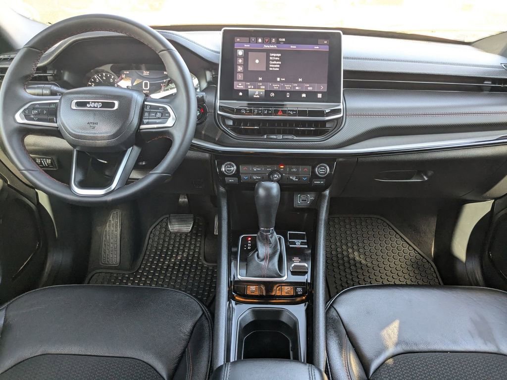 Used 2025 Jeep Compass Trailhawk image 24