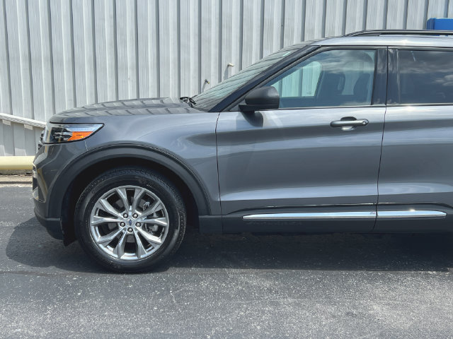 Used 2023 Ford Explorer XLT w/ Equipment Group 202A AWD/4WD image 16